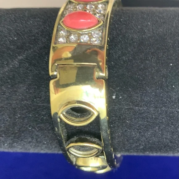 Heidi Daus Colorful faux coral & clear Swarovski crystals clamper bracelet - Picture 12 of 12